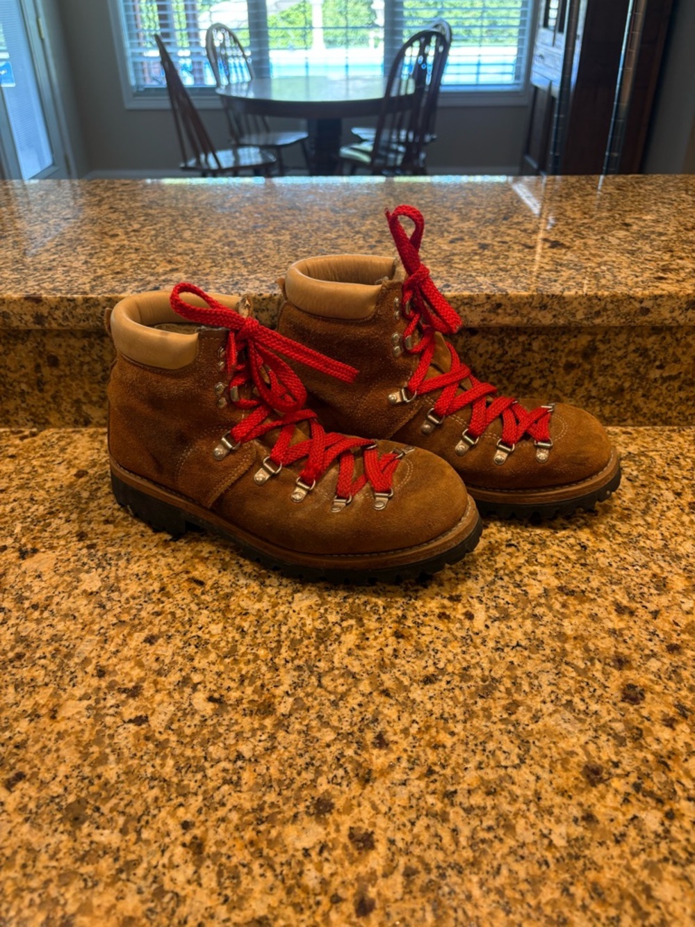 Vintage Brown Suede Lined Mountaineering Boots Men’s 9 Red Laces 70’s-80’s